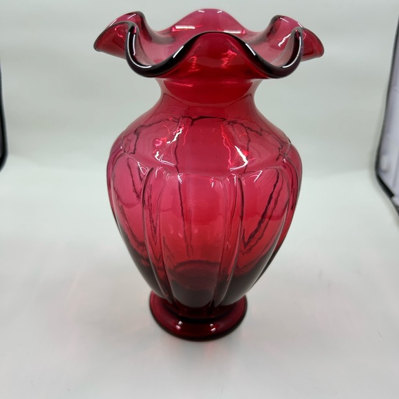 Fenton, Vase, Cranberry Glass. - Picture 2 of 7